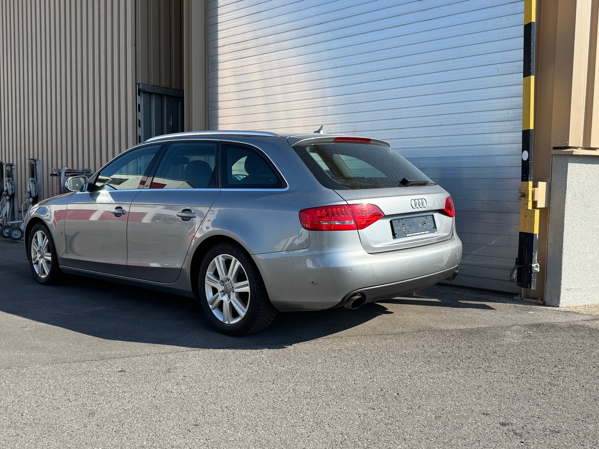 AUDI A4 Avant 2.0 TFSI quattro S-tronic-image-3