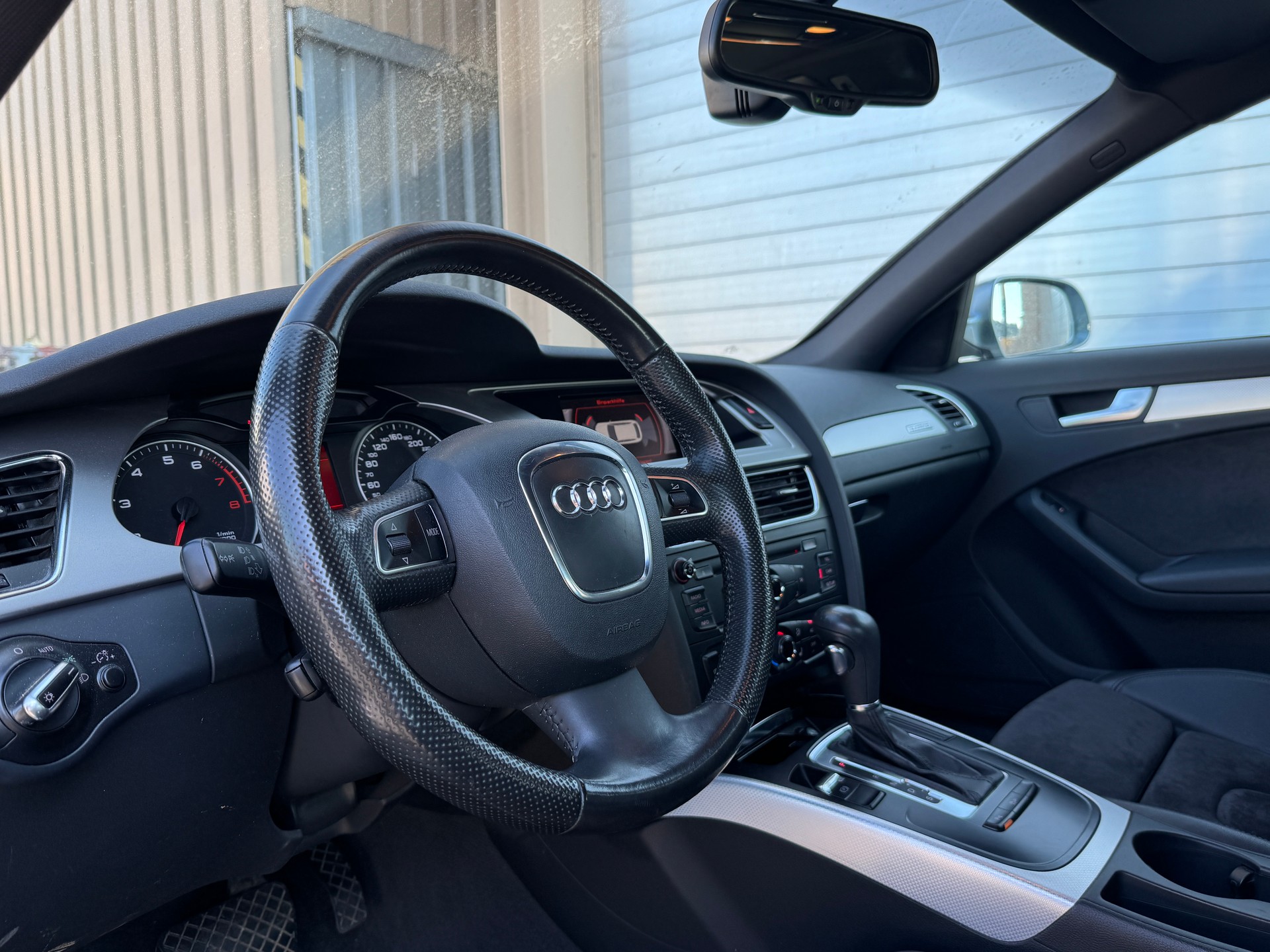 AUDI A4 Avant 2.0 TFSI quattro S-tronic-image-16