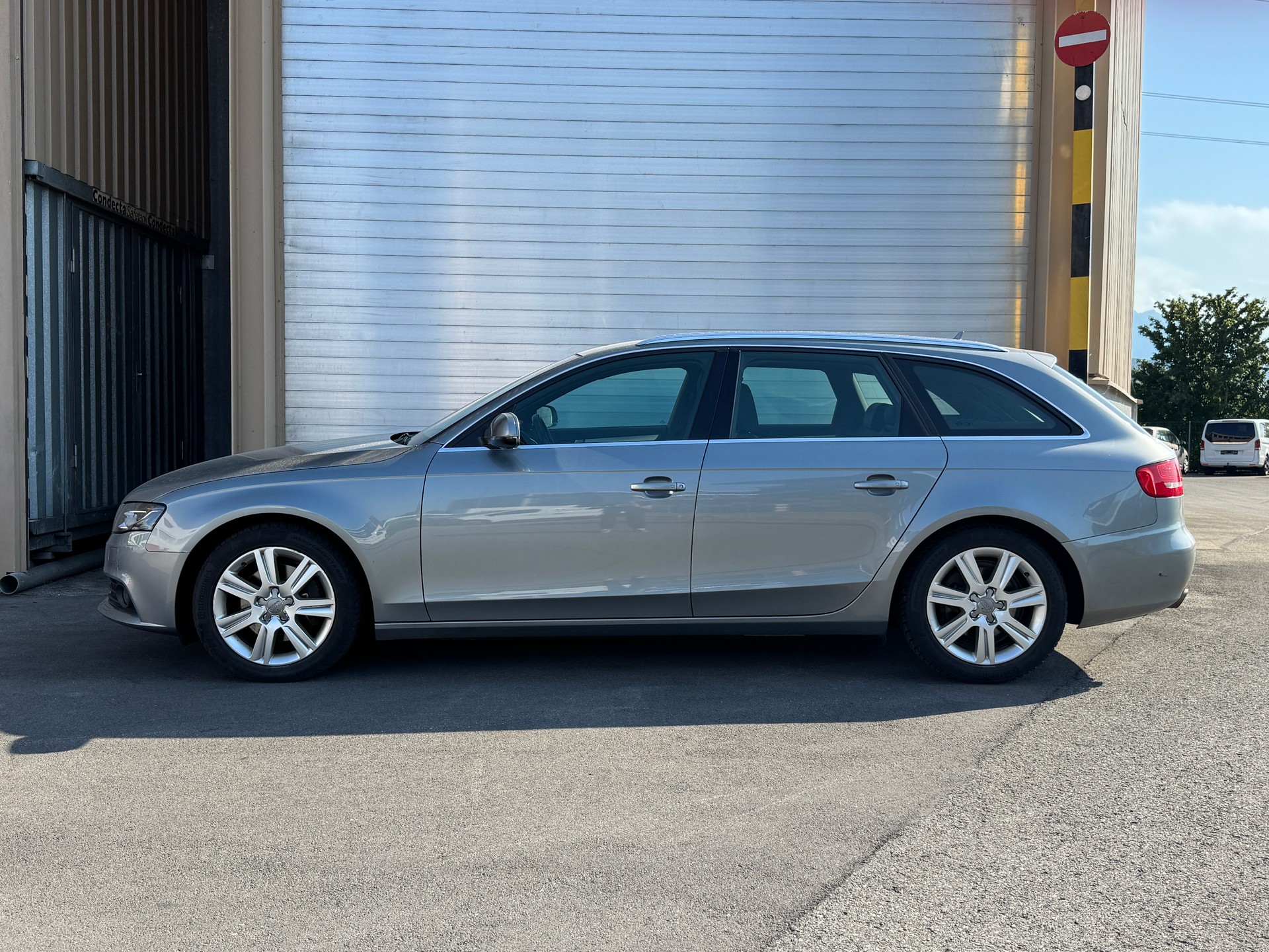 AUDI A4 Avant 2.0 TFSI quattro S-tronic-image-2