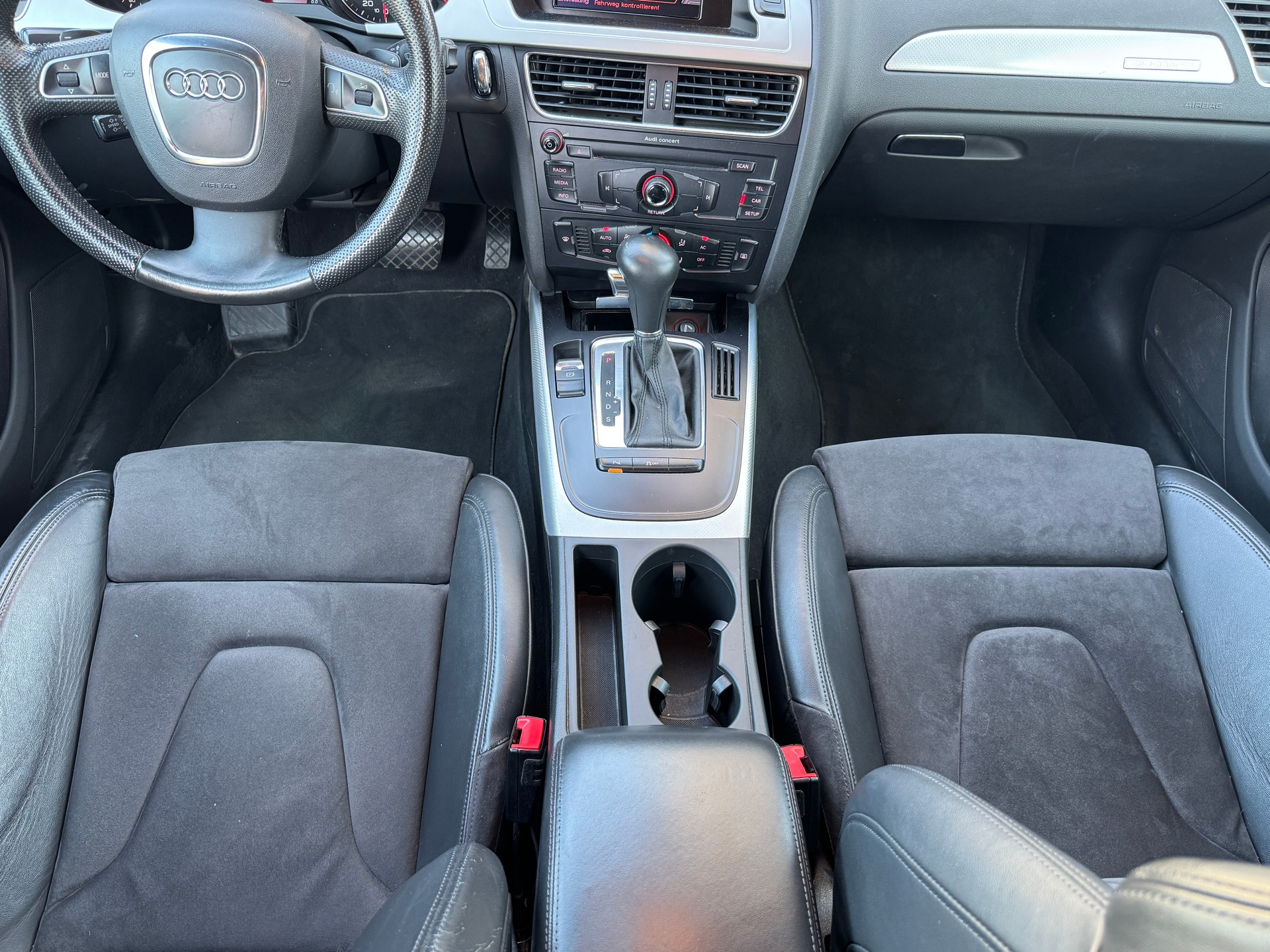 AUDI A4 Avant 2.0 TFSI quattro S-tronic-image-13