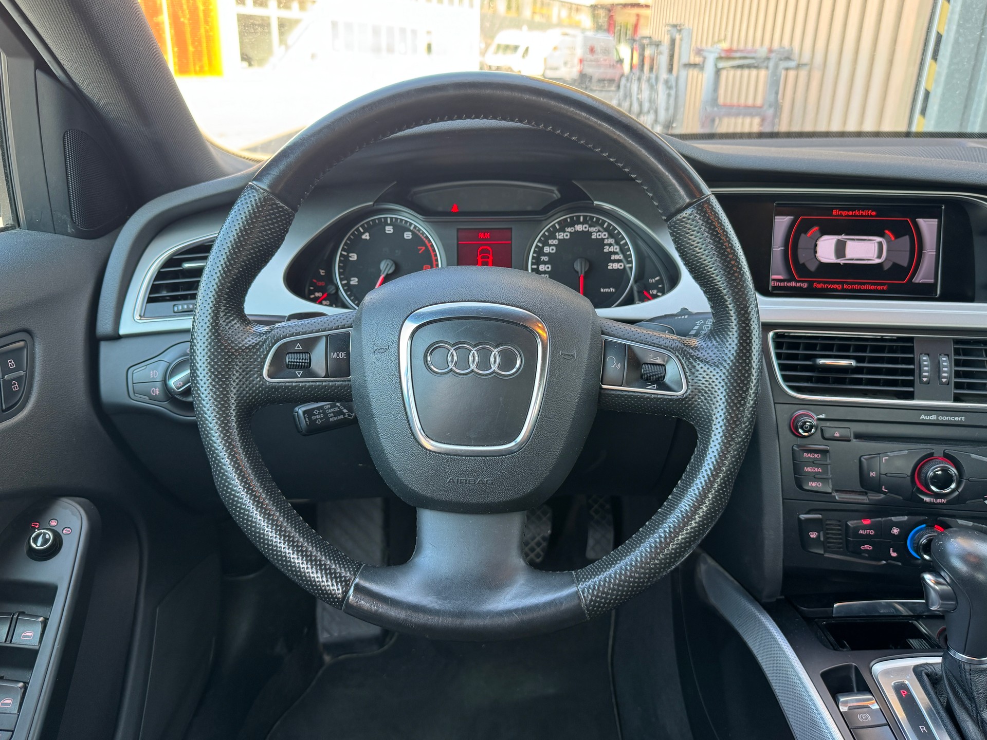 AUDI A4 Avant 2.0 TFSI quattro S-tronic-image-10