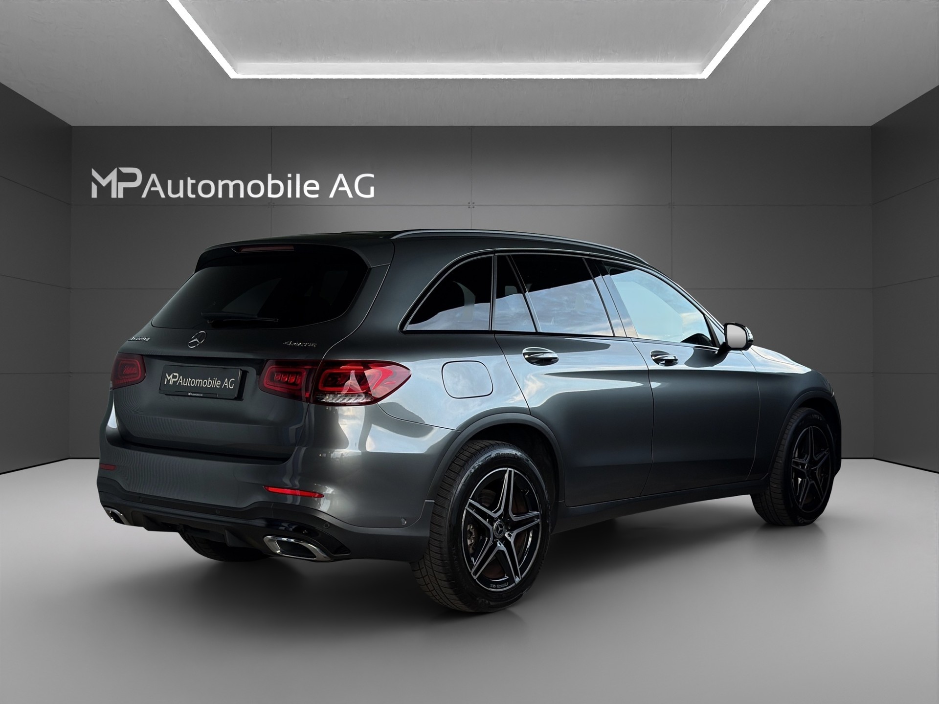 MERCEDES-BENZ GLC 220 d AMG Line 4Matic 9G-Tronic-showroom-element-2