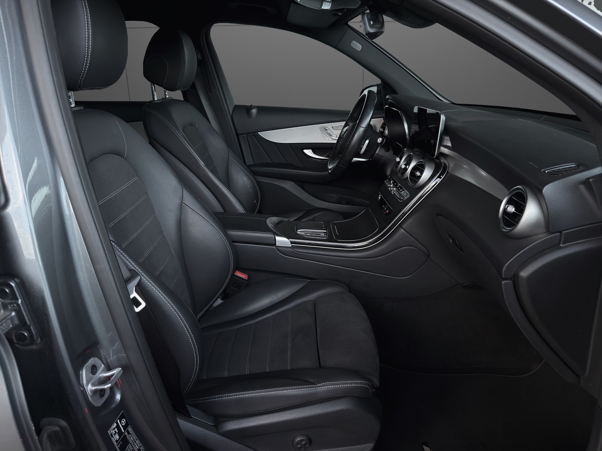 MERCEDES-BENZ GLC 220 d AMG Line 4Matic 9G-Tronic-image-10