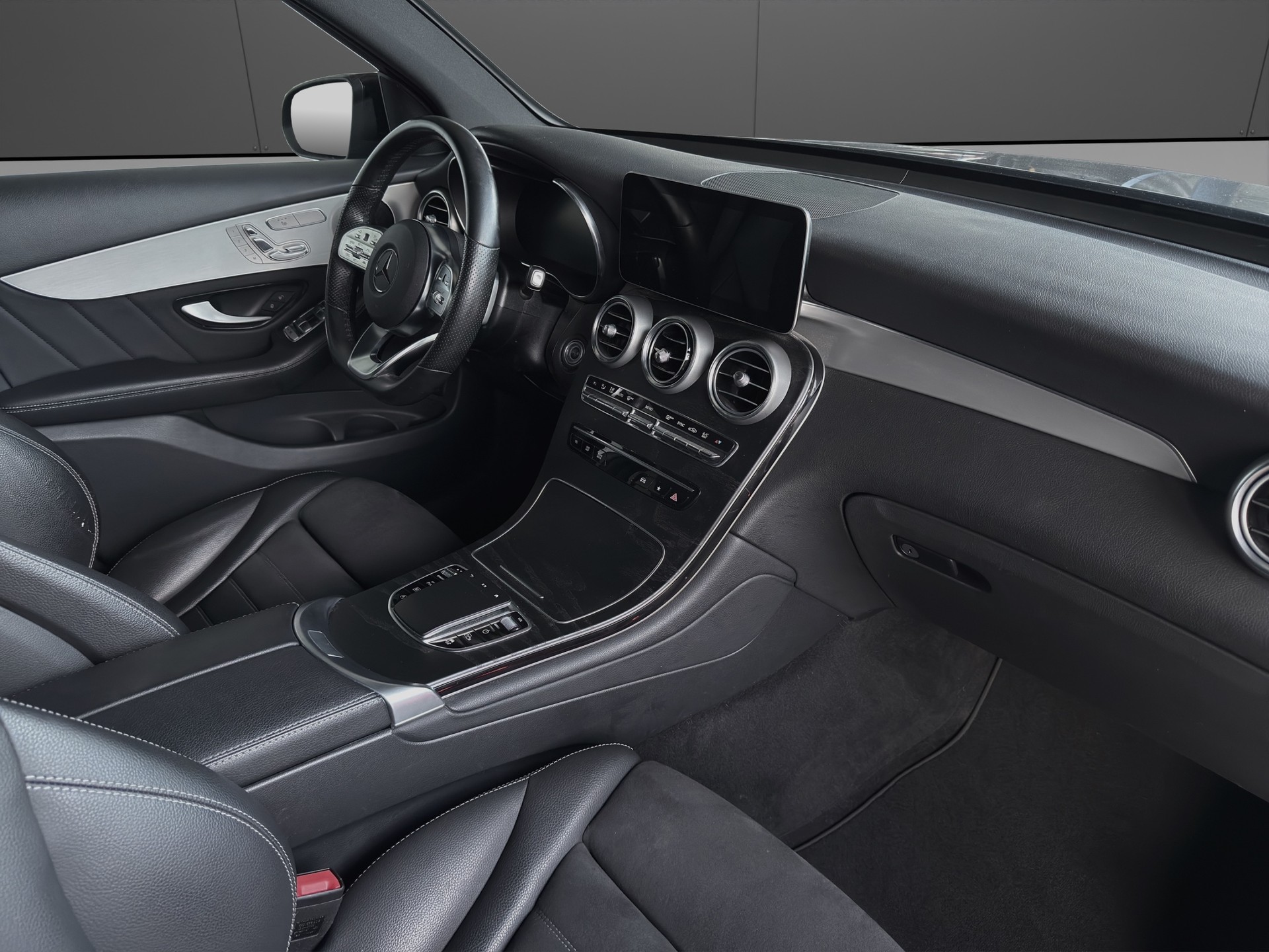 MERCEDES-BENZ GLC 220 d AMG Line 4Matic 9G-Tronic-image-11