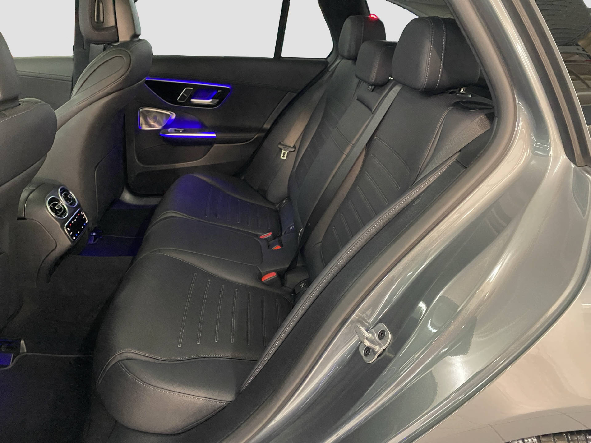 MERCEDES-BENZ C 200 AMG Line 4MATIC-image-13