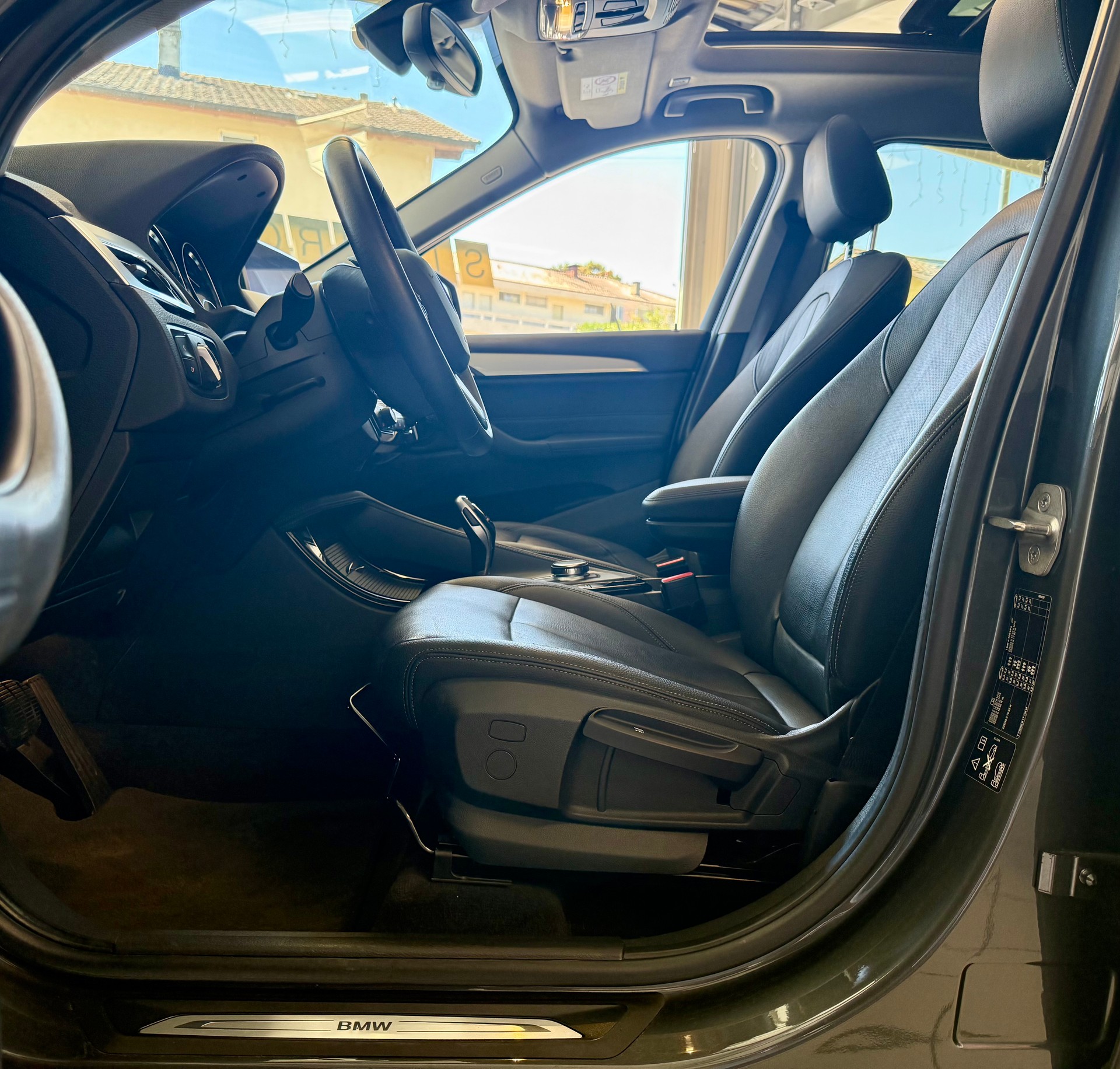 BMW X1 xDrive 20i xLine Steptronic-image-11