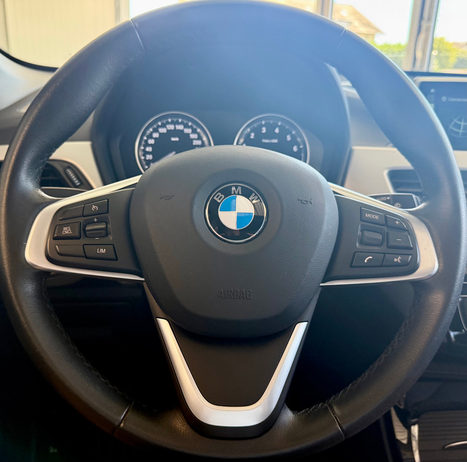 BMW X1 xDrive 20i xLine Steptronic-image-16