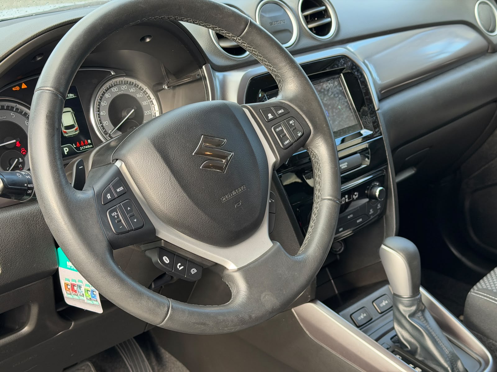 SUZUKI Vitara 1.4 Boosterjet Compact + Hybrid Automatic-image-9