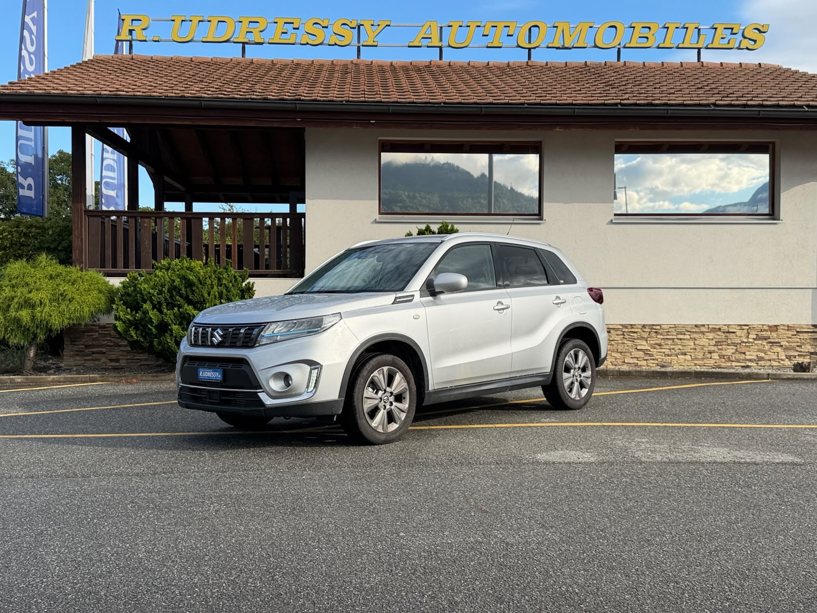 SUZUKI Vitara 1.4 Boosterjet Compact + Hybrid Automatic-image-0