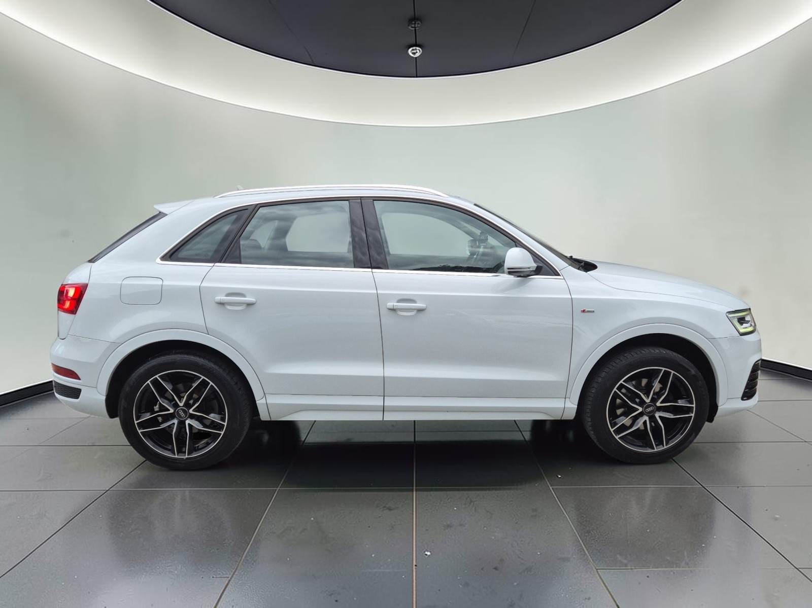 AUDI Q3 1.4 TFSI design S-tronic-image-3