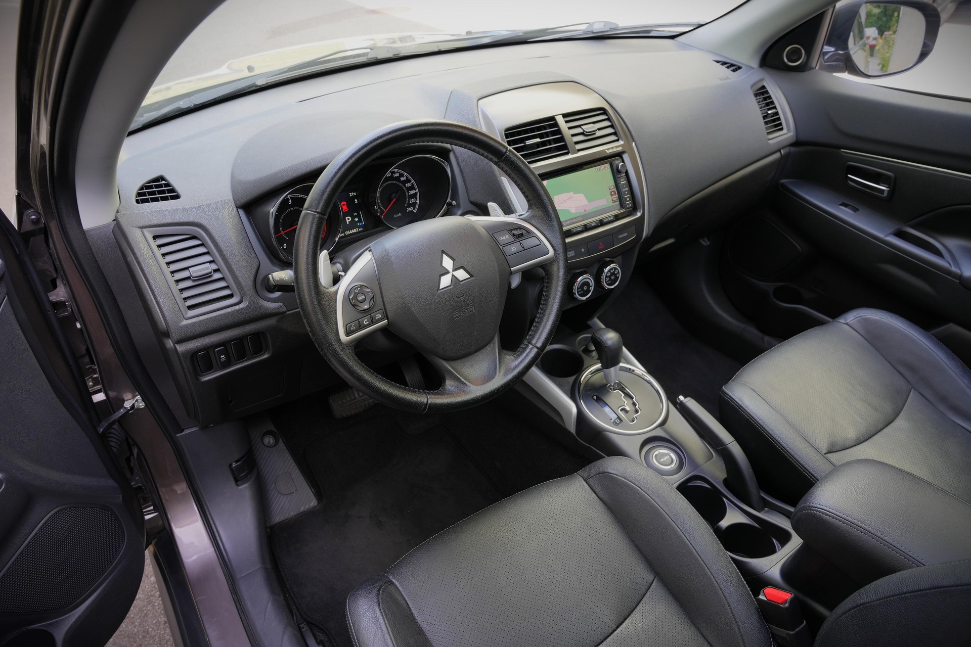 MITSUBISHI ASX 2.2 DID Navigator 4x4-image-4