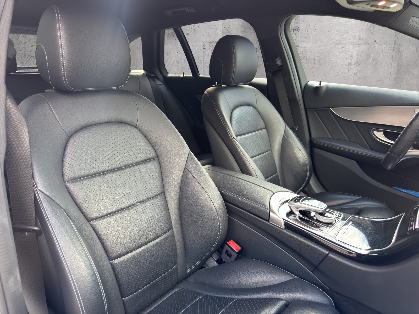 MERCEDES-BENZ C 200 AMG Line 4Matic 9G-Tronic-image-13