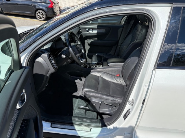 VOLVO XC40 2.0 B4 MH R-Design AWD-image-13