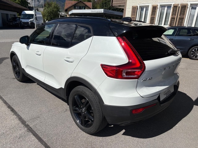 VOLVO XC40 2.0 B4 MH R-Design AWD-image-3