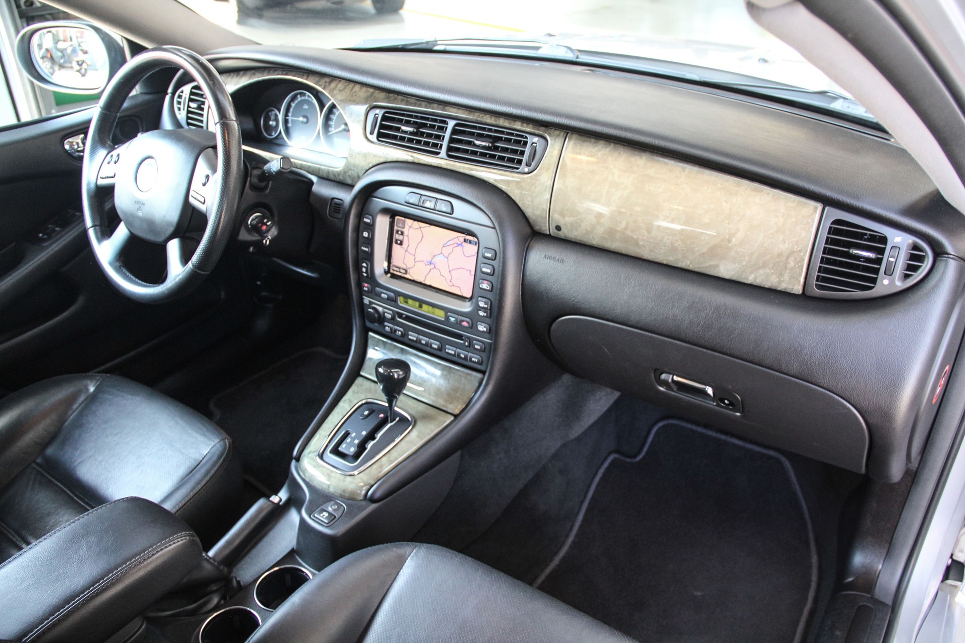 JAGUAR X-Type Estate 3.0 V6 Traction4 Sport-image-9