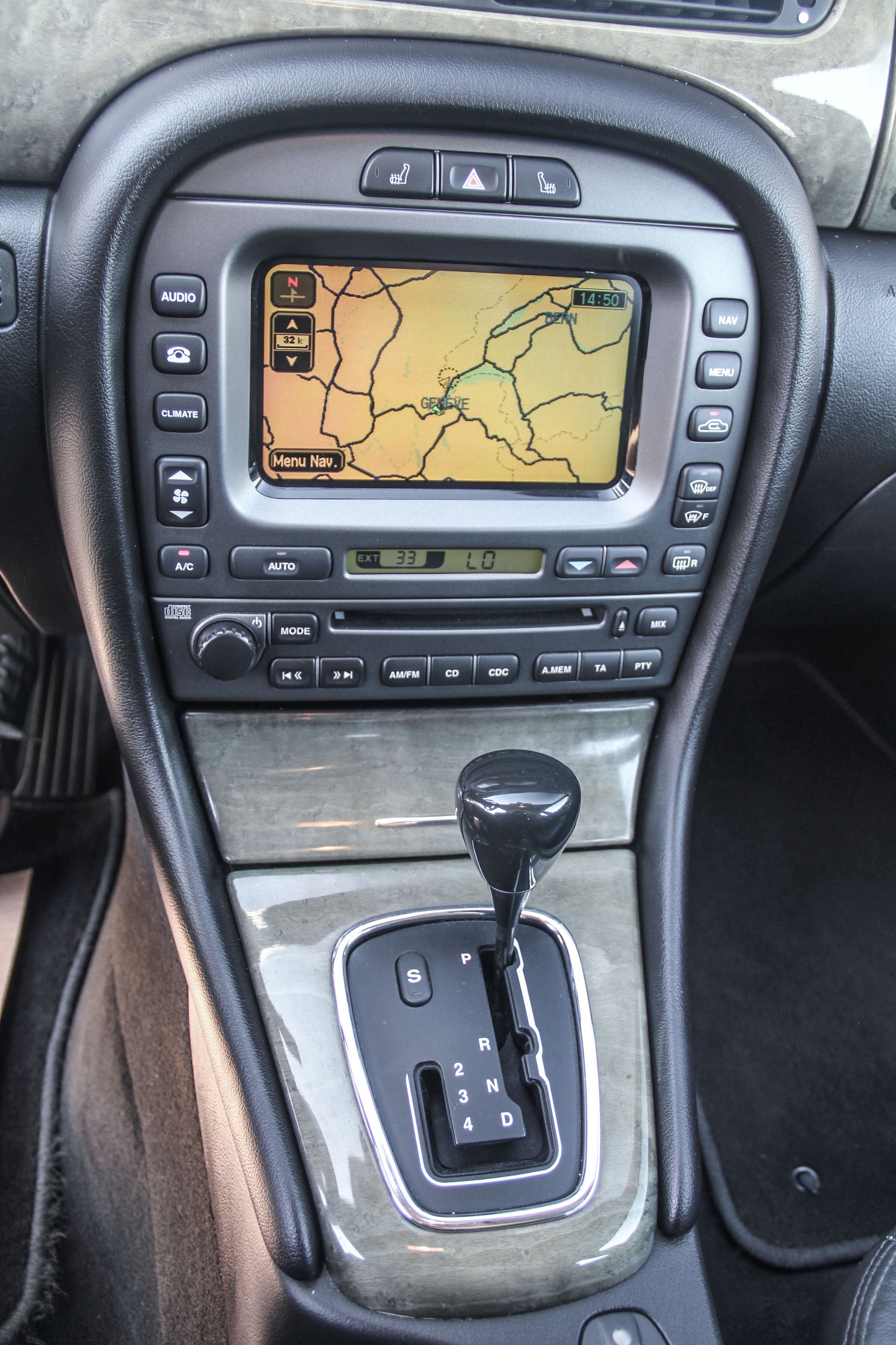 JAGUAR X-Type Estate 3.0 V6 Traction4 Sport-image-14