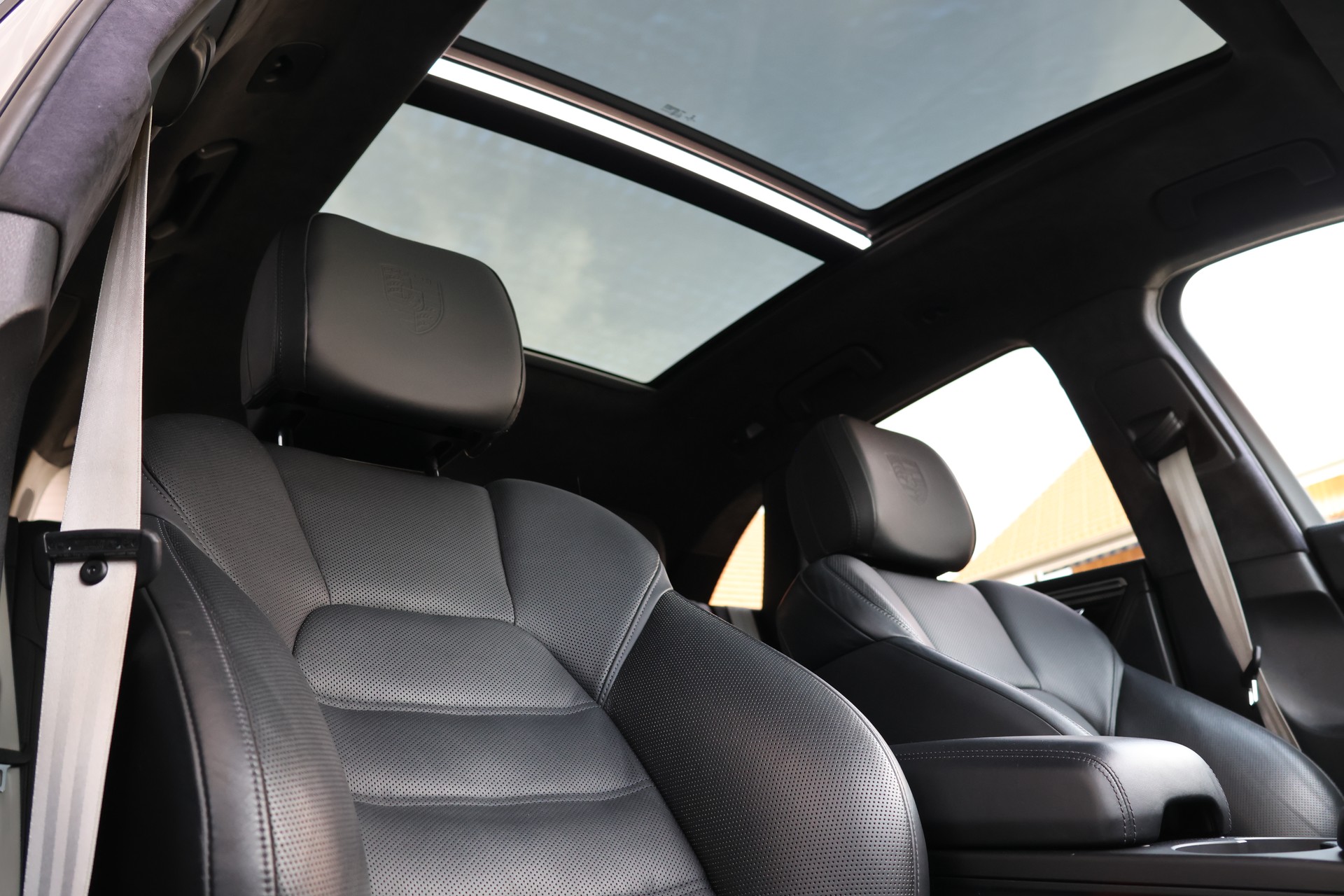 PORSCHE Macan Turbo PDK (CH)-image-22