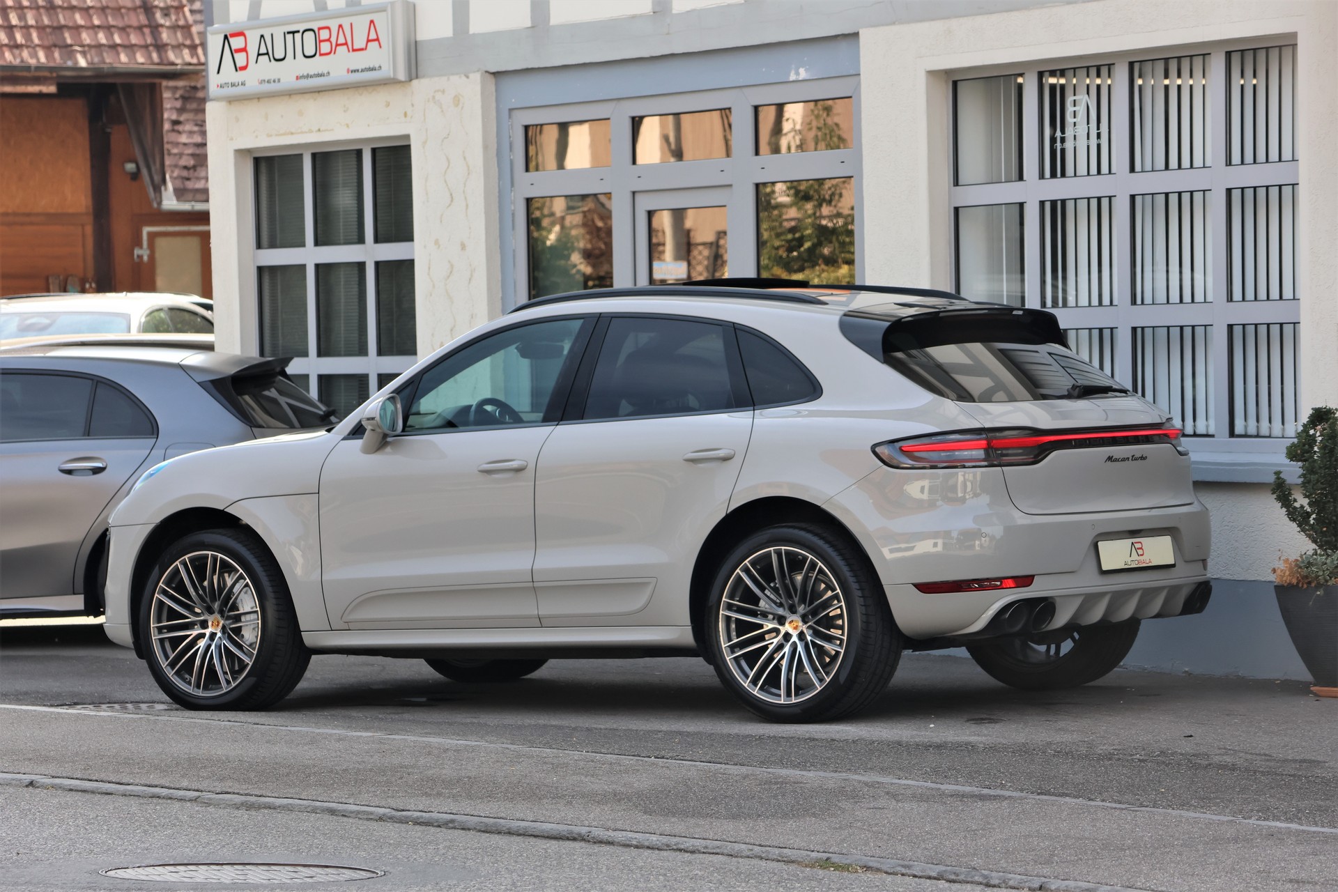 PORSCHE Macan Turbo PDK (CH)-image-4