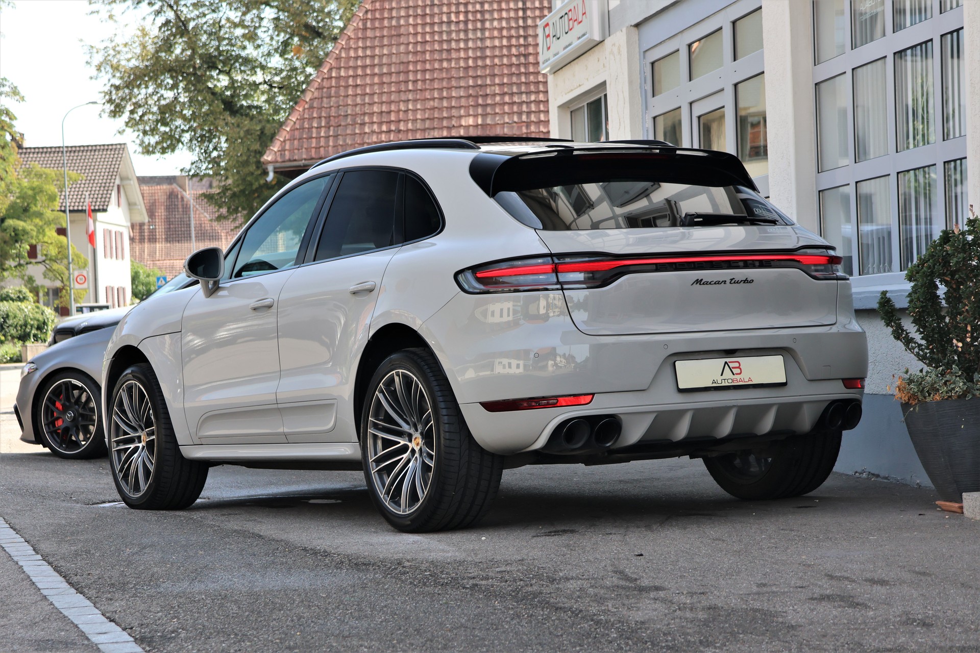 PORSCHE Macan Turbo PDK (CH)-showroom-element-2