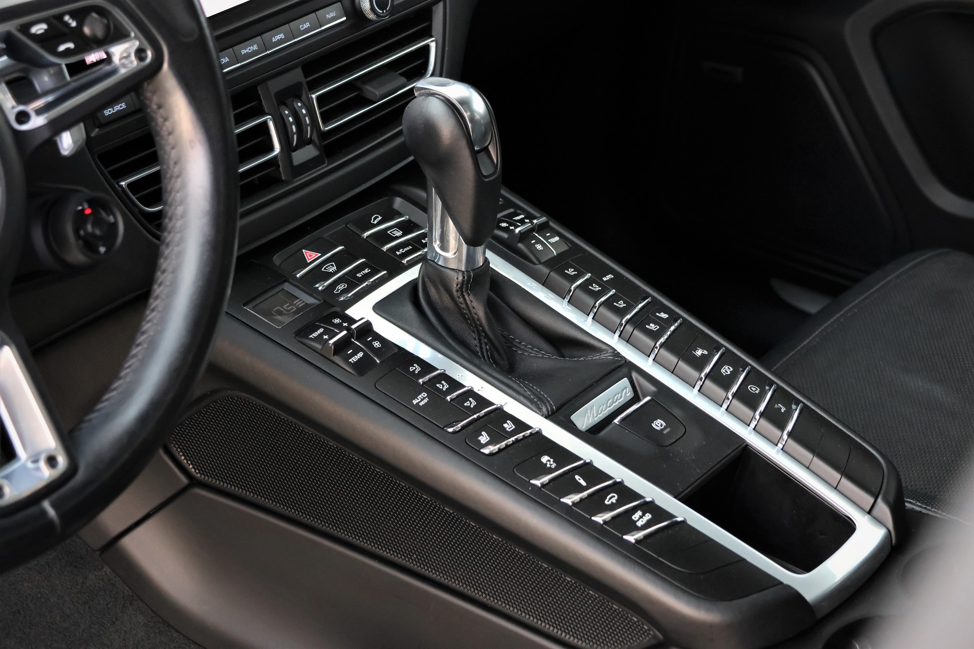PORSCHE Macan Turbo PDK (CH)-image-11