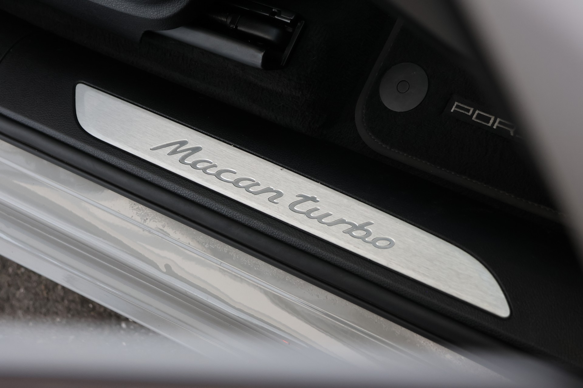 PORSCHE Macan Turbo PDK (CH)-image-21