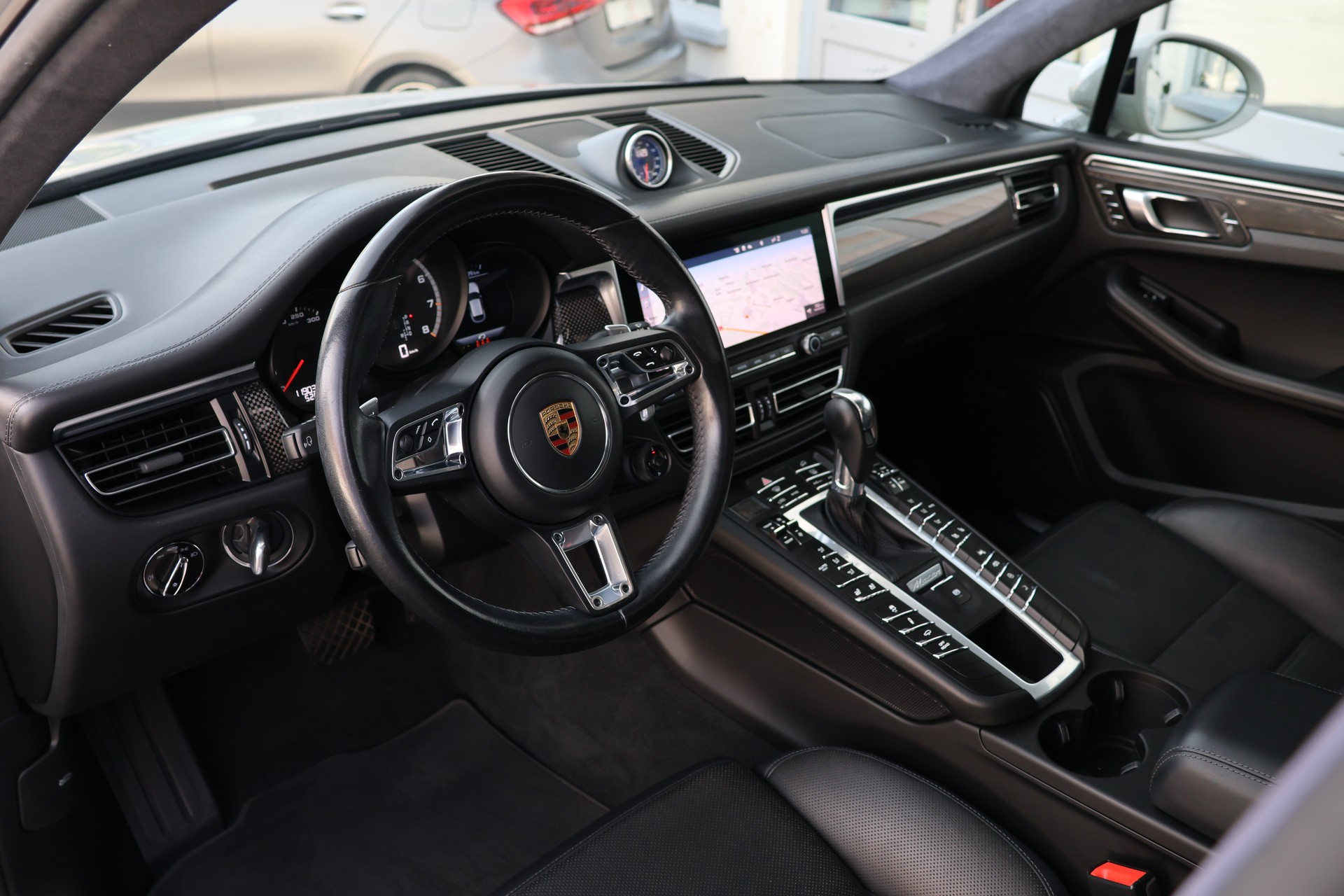 PORSCHE Macan Turbo PDK (CH)-image-10