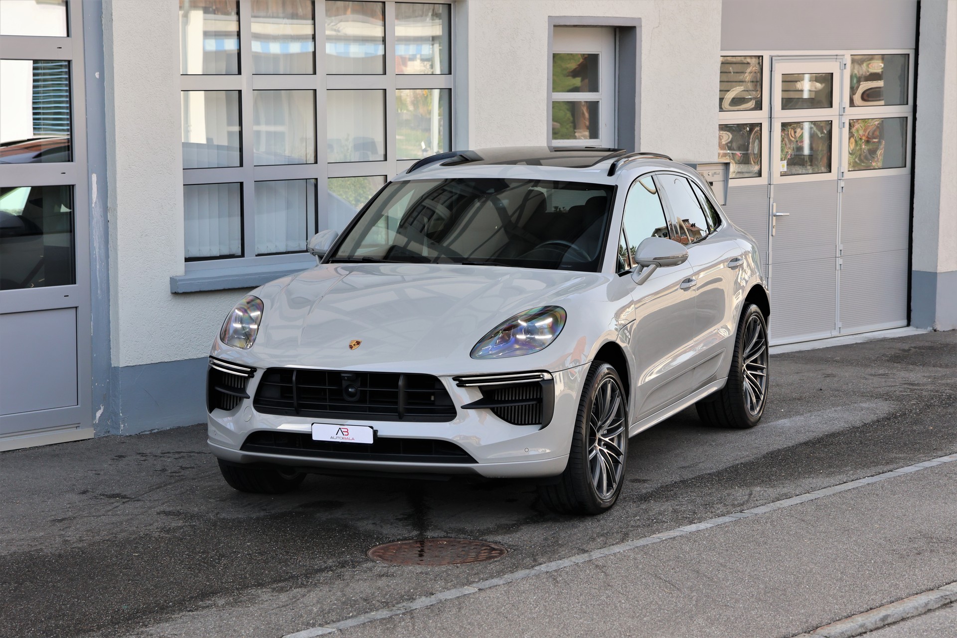 PORSCHE Macan Turbo PDK (CH)