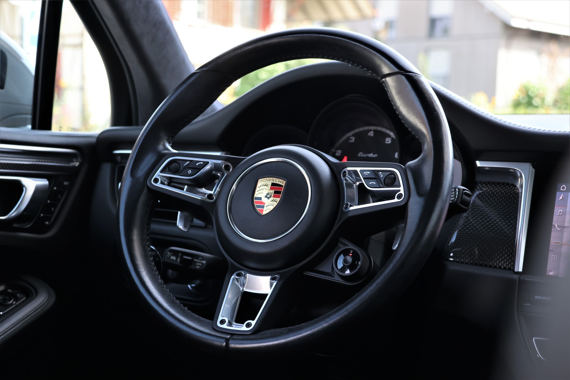 PORSCHE Macan Turbo PDK (CH)-image-15
