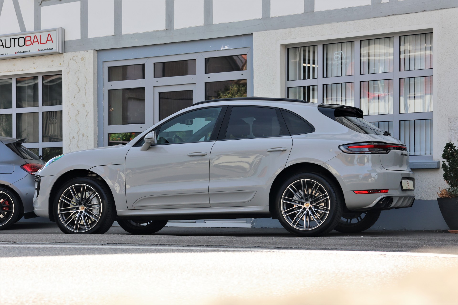 PORSCHE Macan Turbo PDK (CH)-showroom-element-3