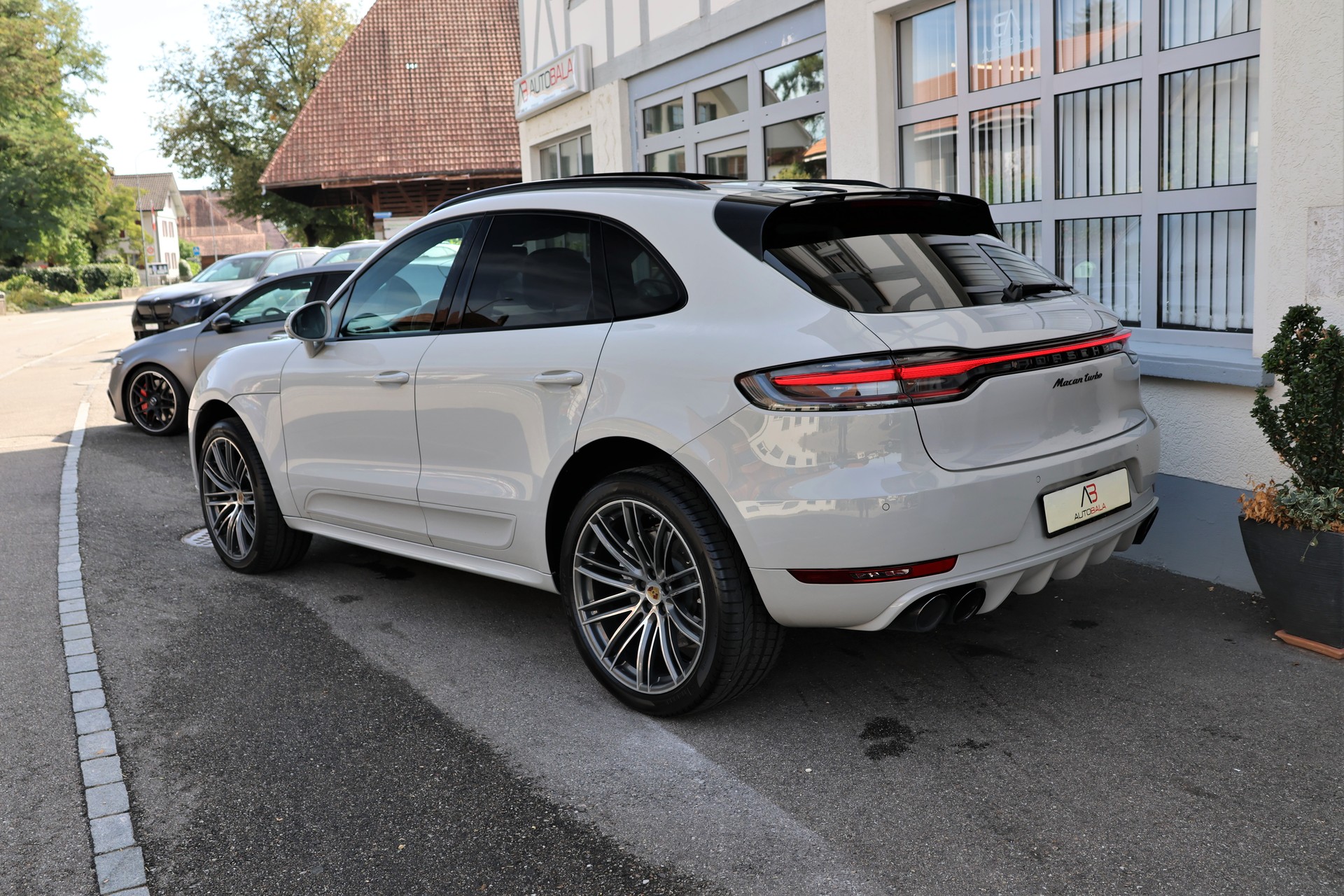 PORSCHE Macan Turbo PDK (CH)-image-7