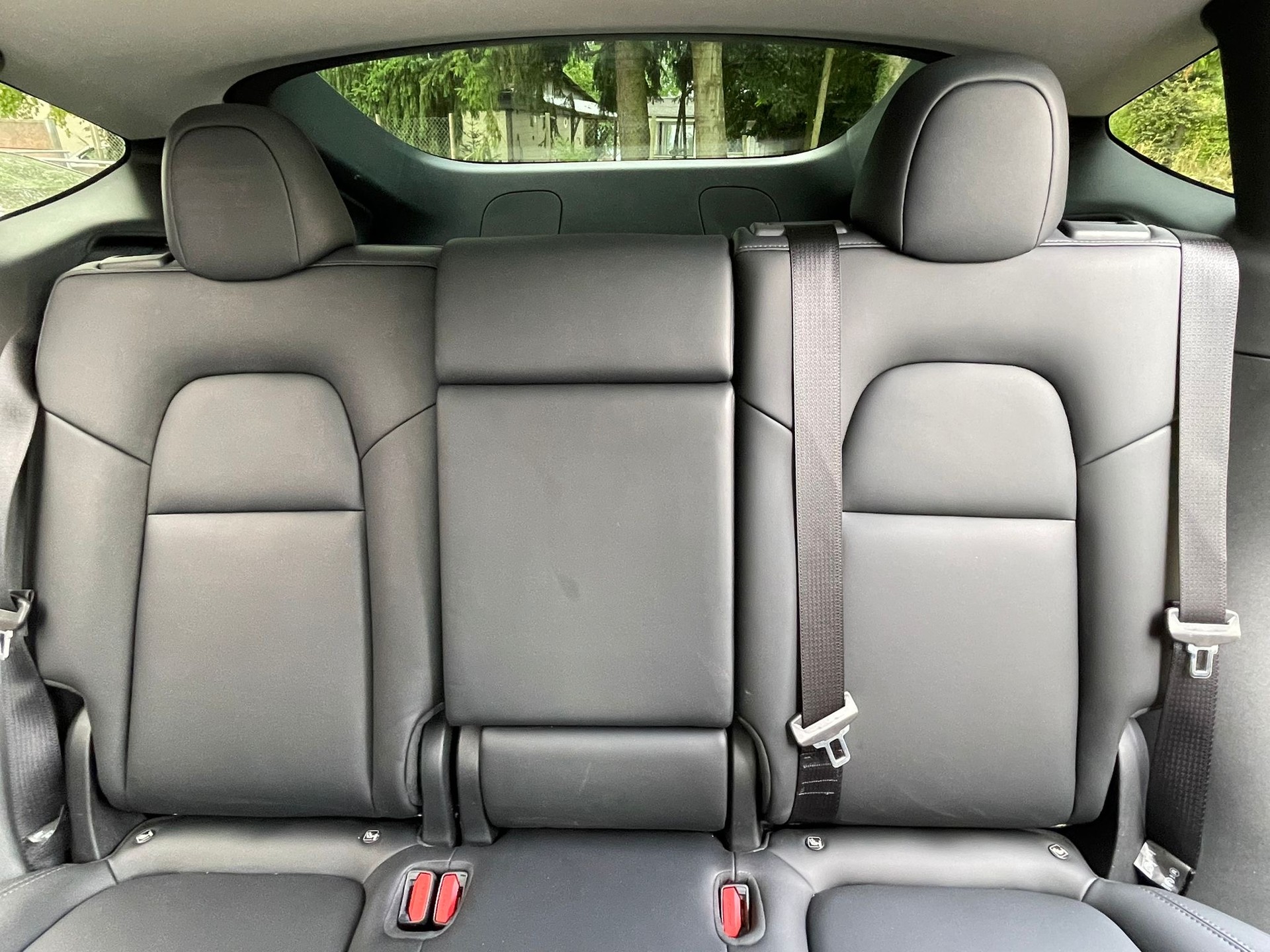 TESLA Model Y Long Range 533 km (WLTP) 514PS All Black Werksgarantie SOH 93%-image-15