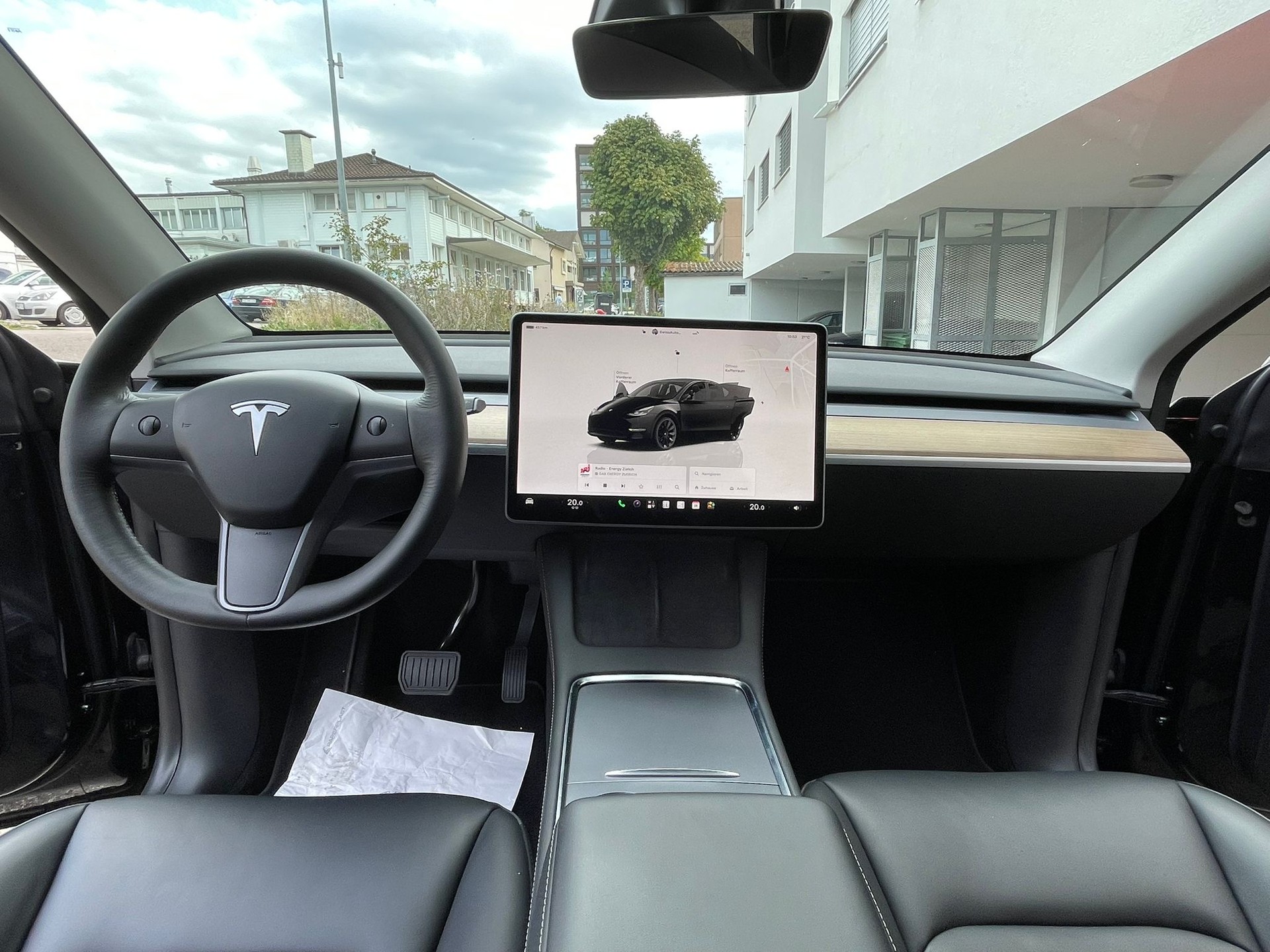 TESLA Model Y Long Range 533 km (WLTP) 514PS All Black Werksgarantie SOH 93%-image-12