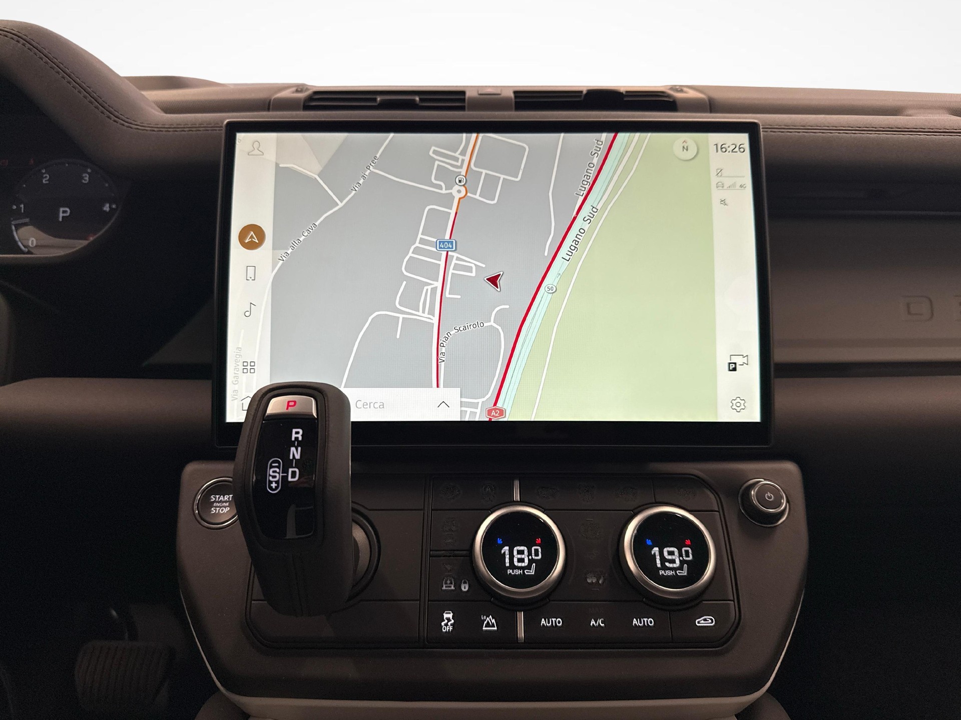 LAND ROVER Defender 90 3.0 D I6 250 S-image-12