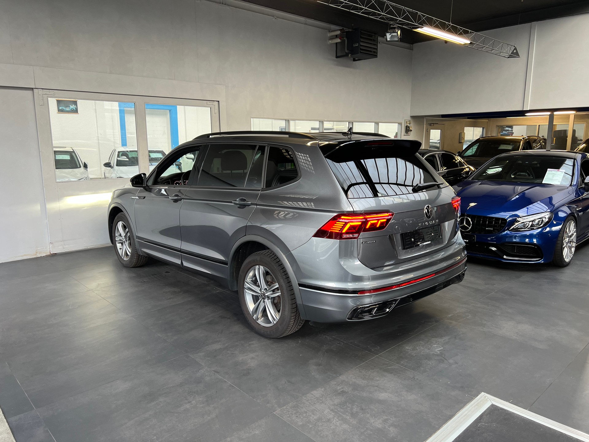 VW Tiguan Allspace 2.0 TDI SCR R-Line 4Motion DSG-image-1