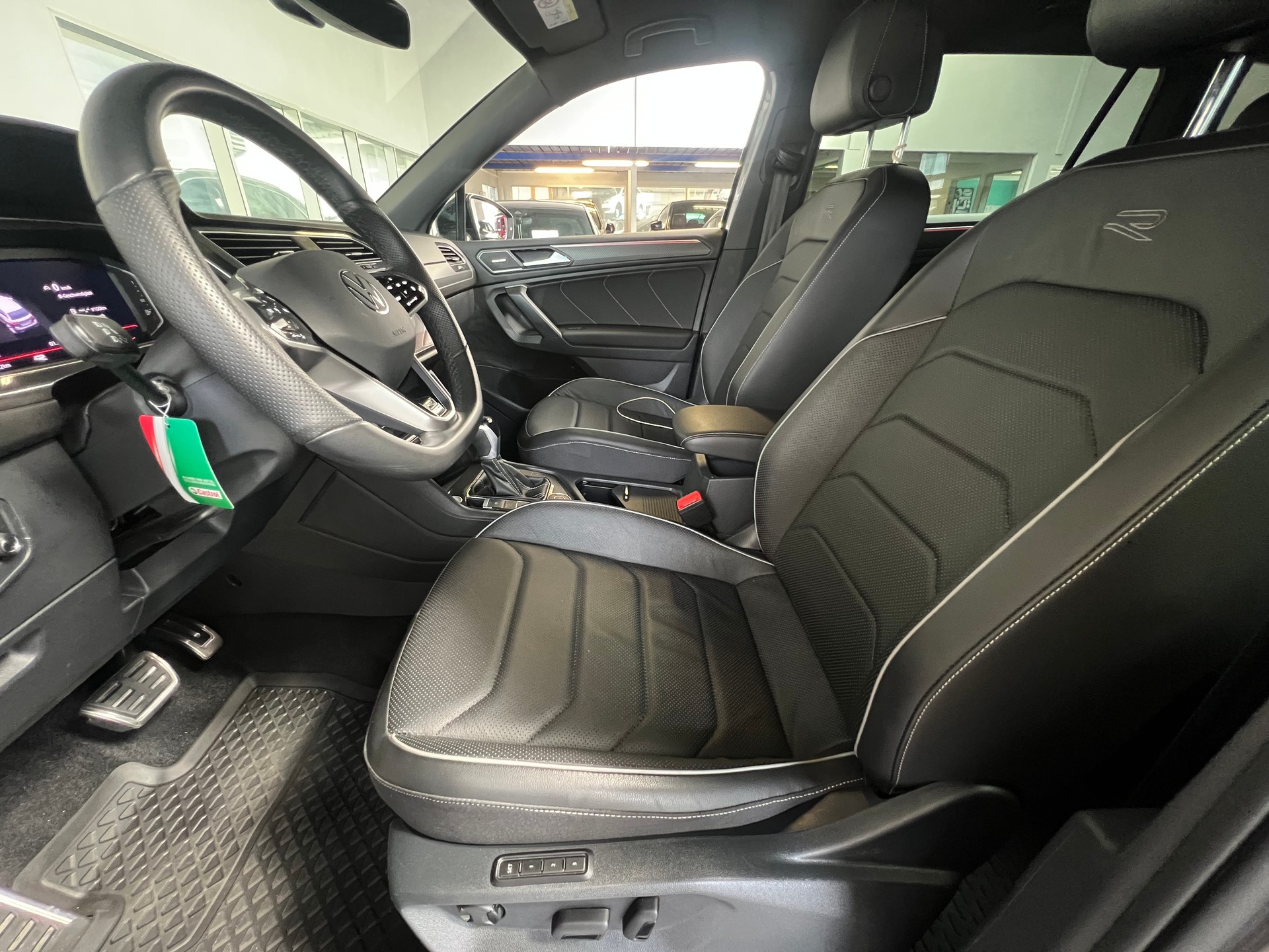 VW Tiguan Allspace 2.0 TDI SCR R-Line 4Motion DSG-image-9