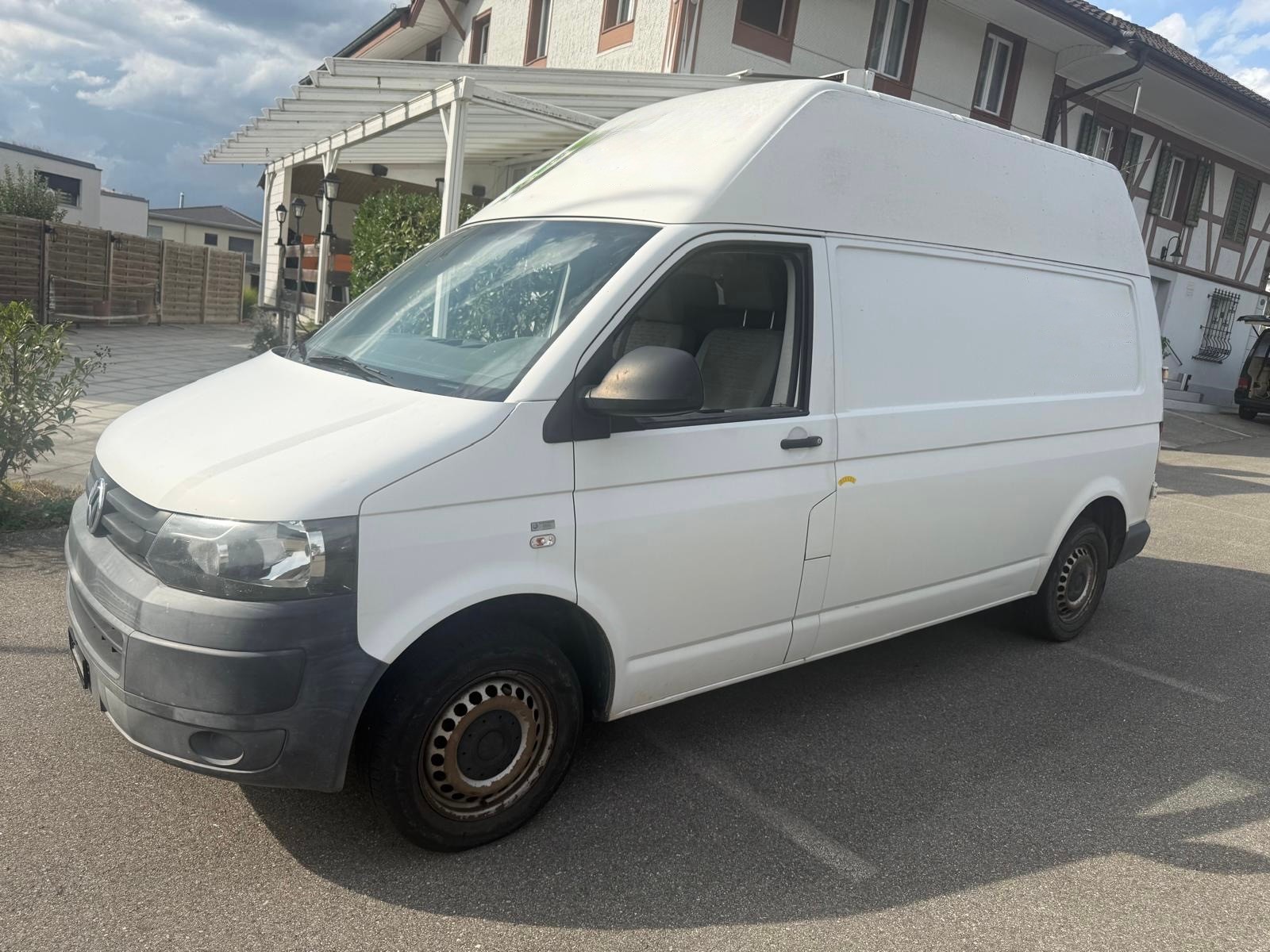 VW T5 2.0 TDI-showroom-element-1