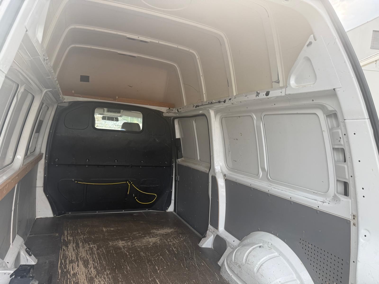VW T5 2.0 TDI-image-17