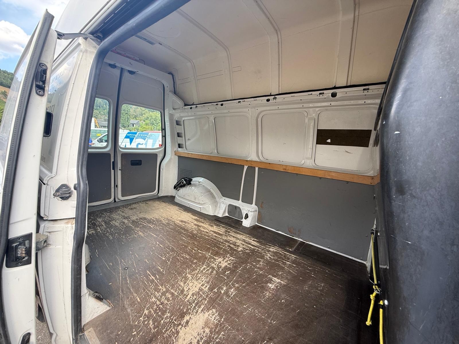 VW T5 2.0 TDI-image-12