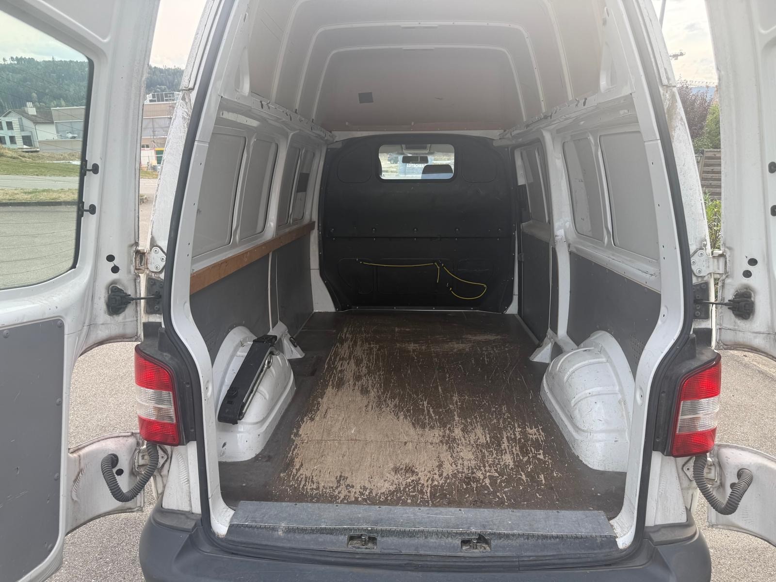 VW T5 2.0 TDI-image-18