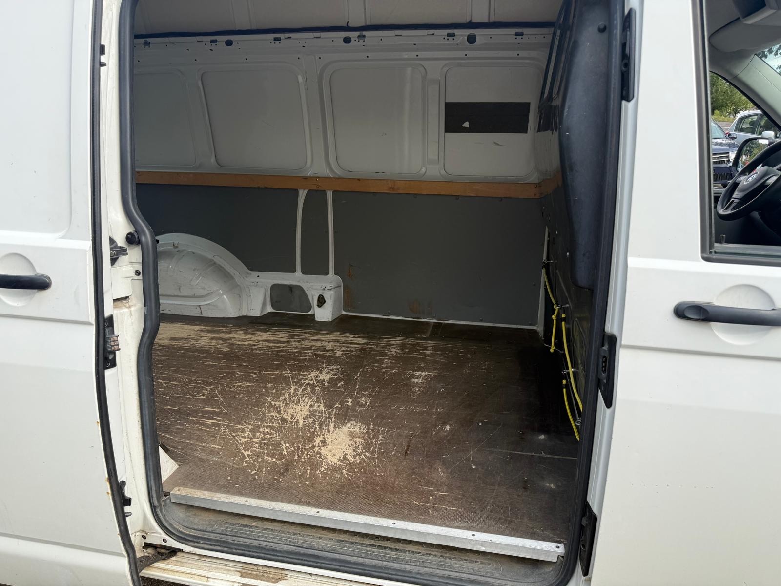 VW T5 2.0 TDI-image-14