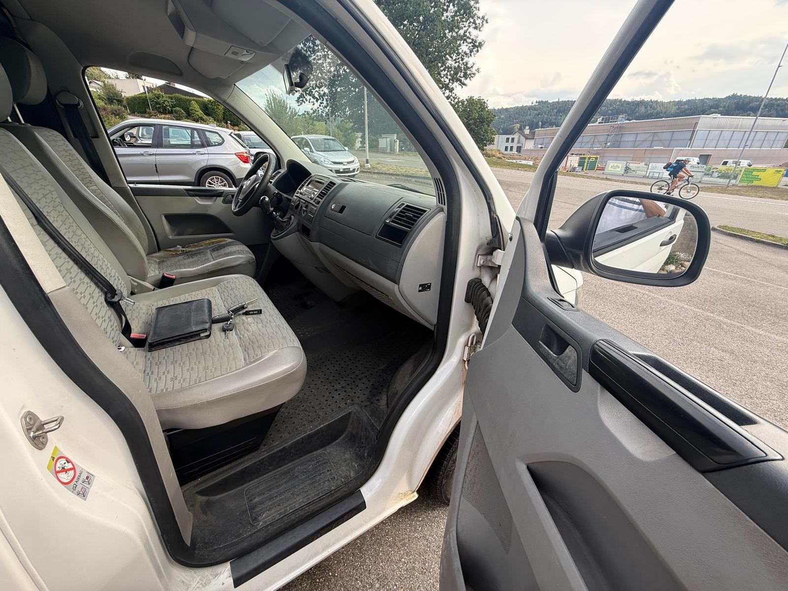 VW T5 2.0 TDI-image-9