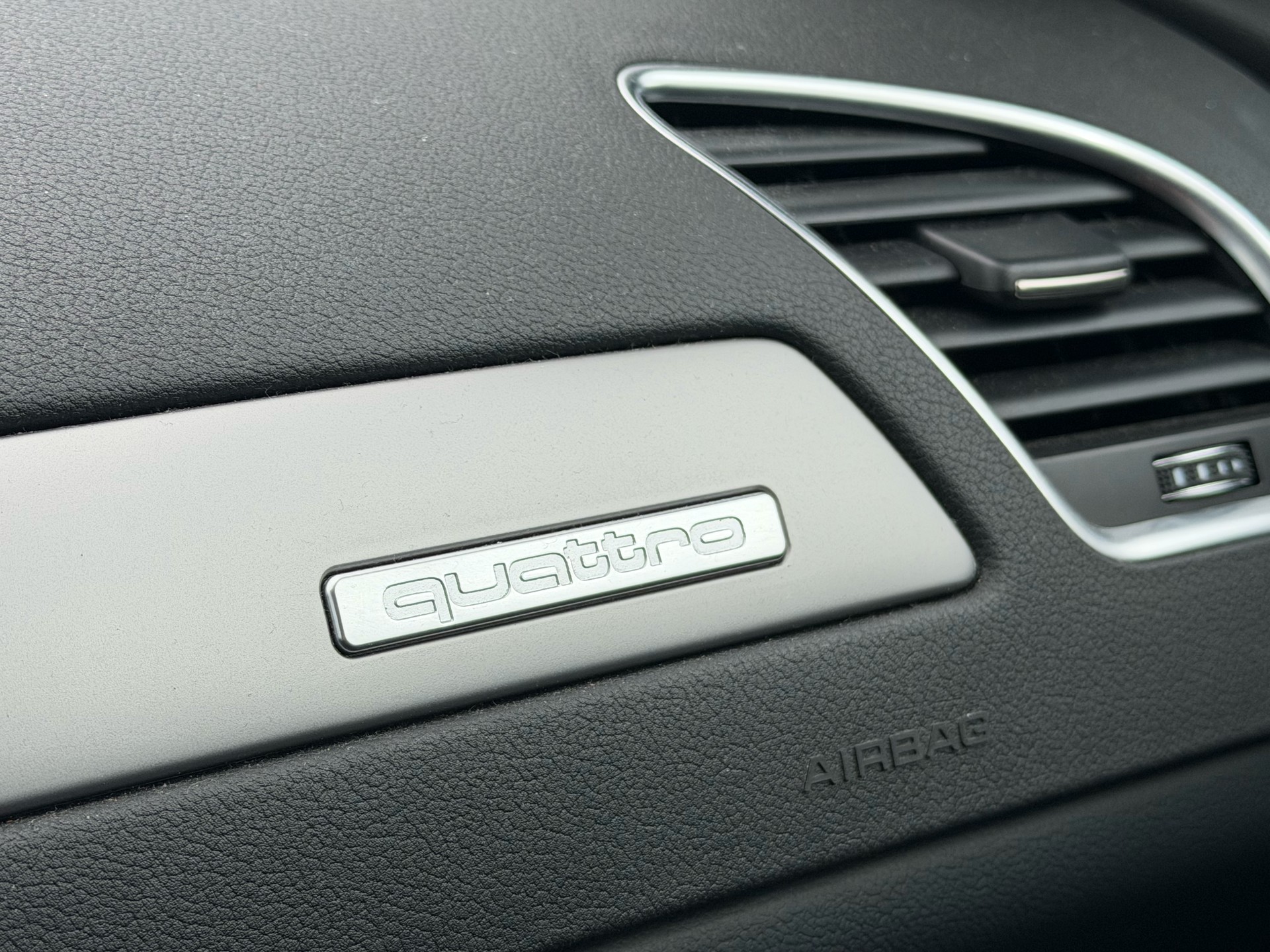 AUDI A4 Avant 3.0 TDI quattro S-tronic-image-24