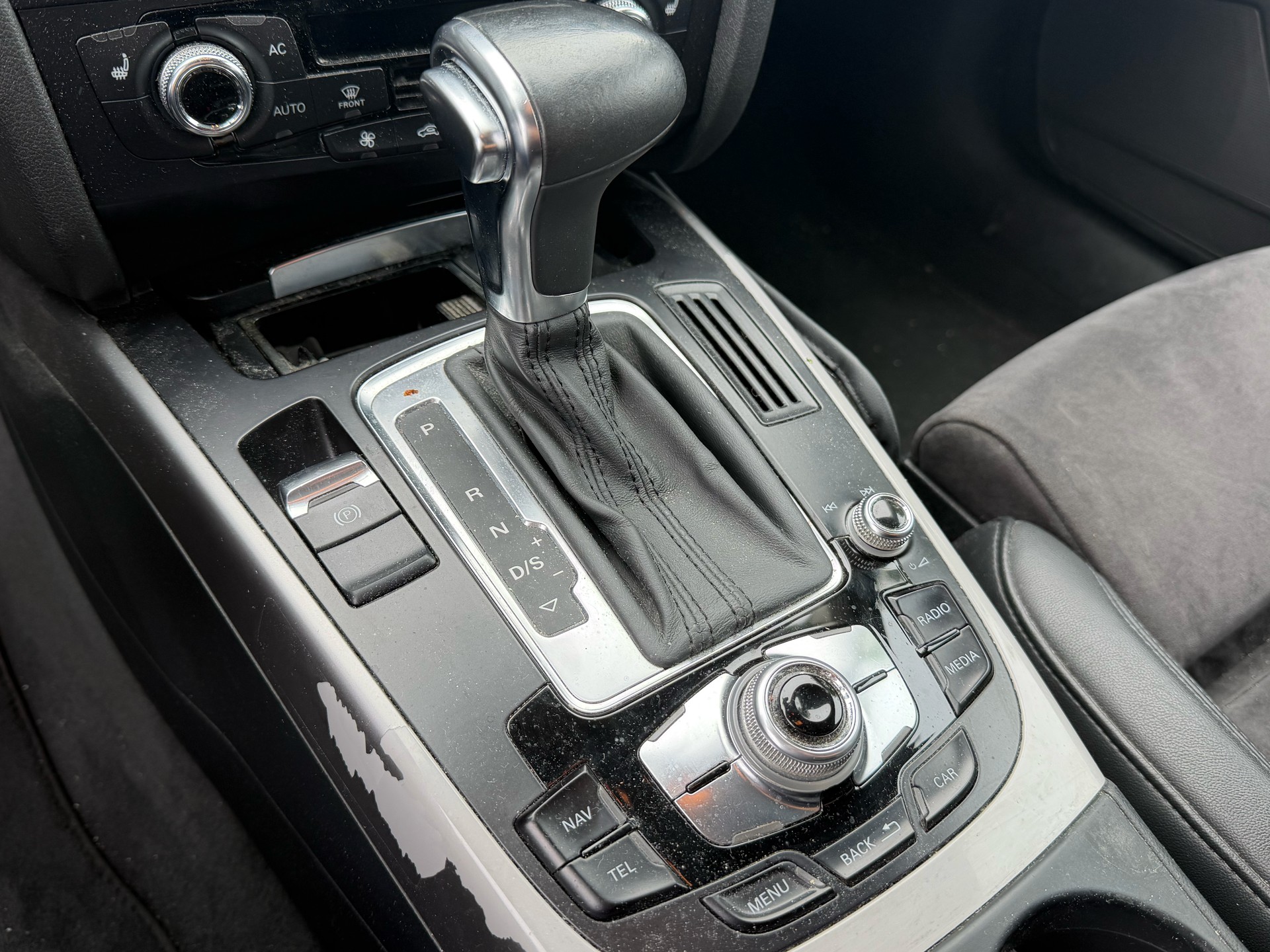 AUDI A4 Avant 3.0 TDI quattro S-tronic-image-16