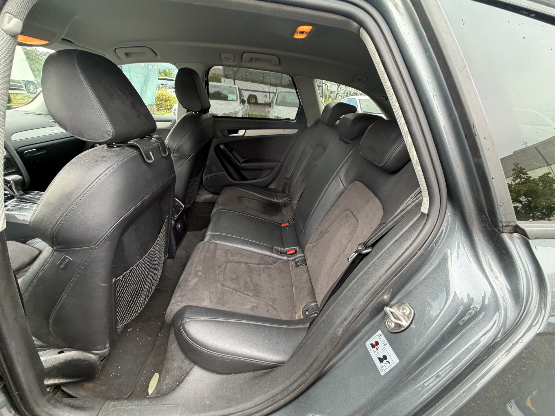 AUDI A4 Avant 3.0 TDI quattro S-tronic-image-10