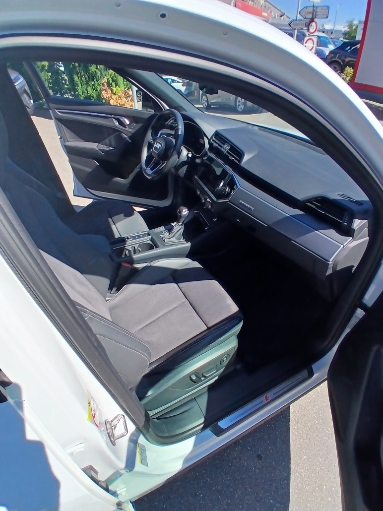 AUDI Q3 Sportback 40 TFSI S line quattro S-tronic-image-10