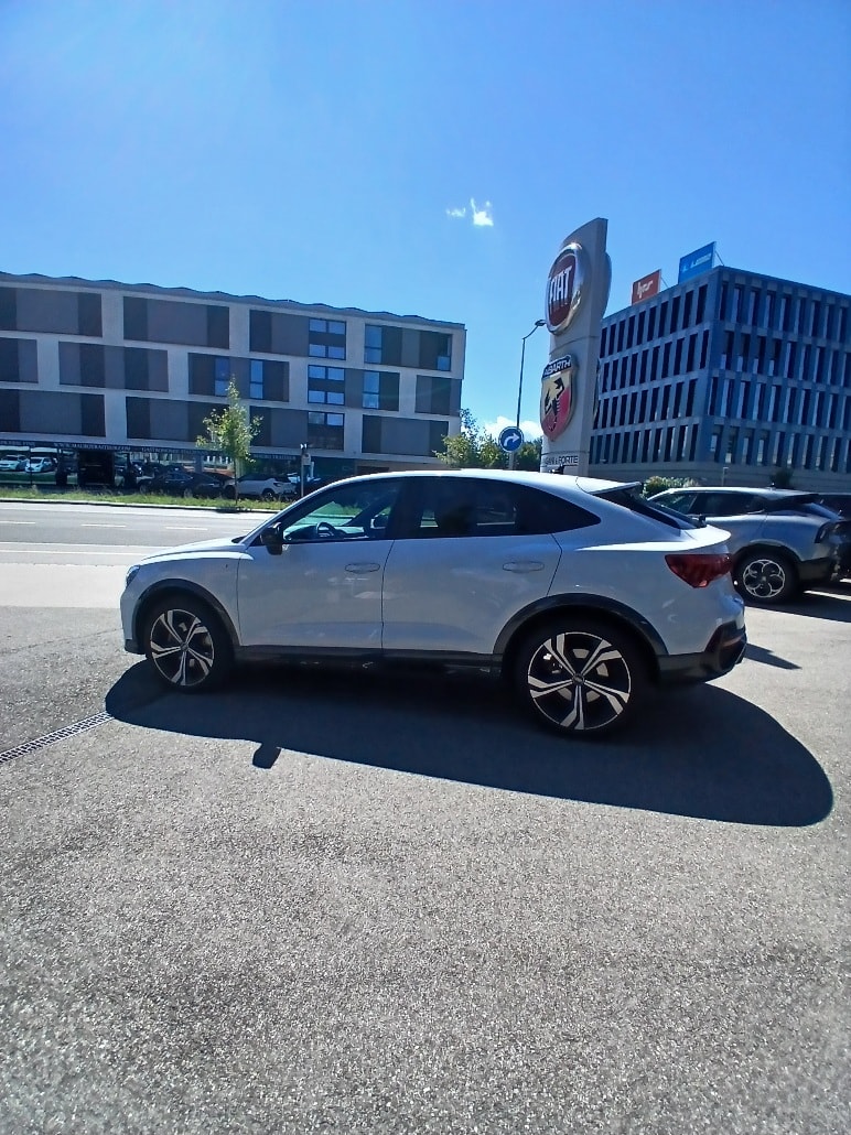 AUDI Q3 Sportback 40 TFSI S line quattro S-tronic-image-4