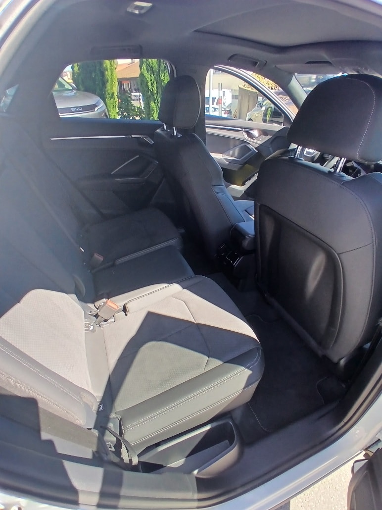 AUDI Q3 Sportback 40 TFSI S line quattro S-tronic-image-11