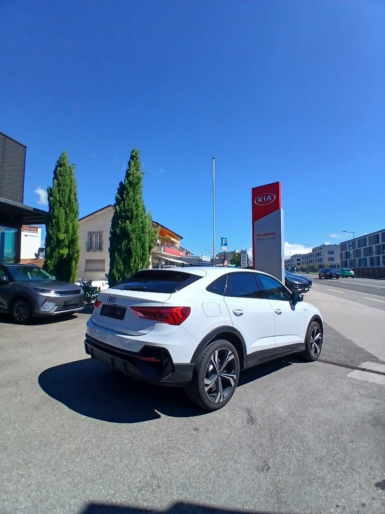 AUDI Q3 Sportback 40 TFSI S line quattro S-tronic-image-2