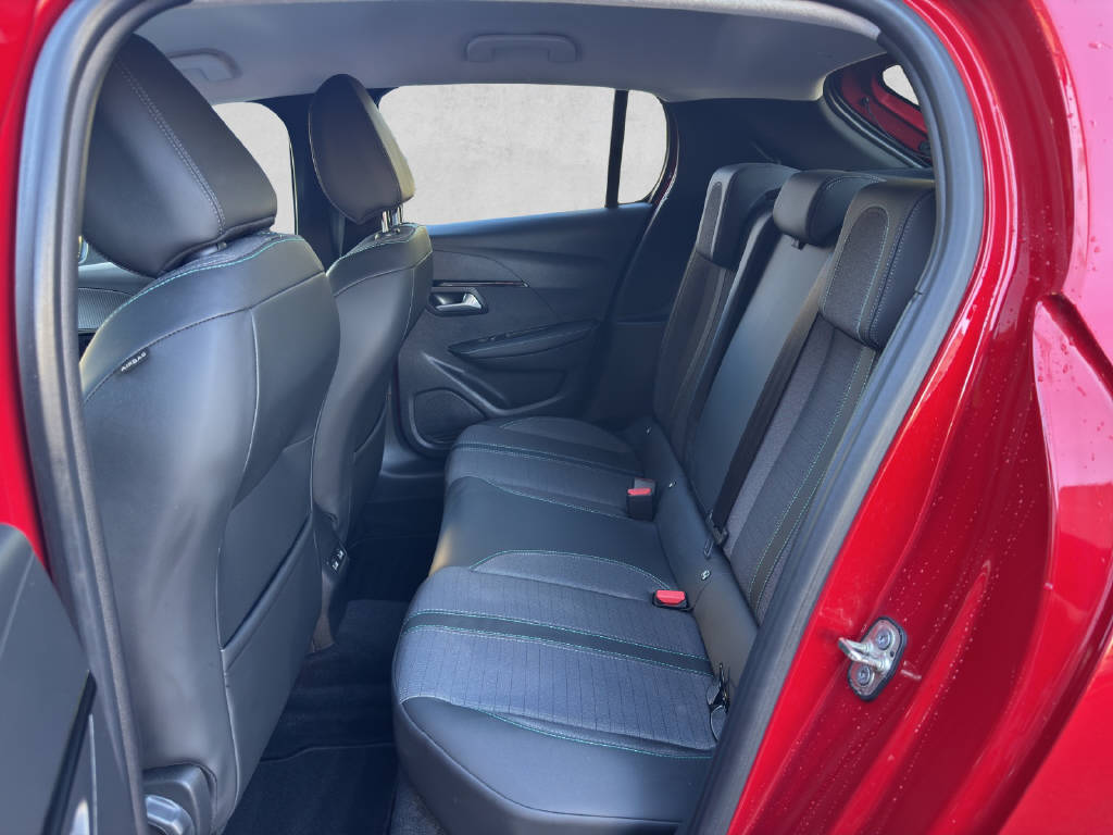 PEUGEOT 208 1.2 PureTech 100 Allure Pack-image-6