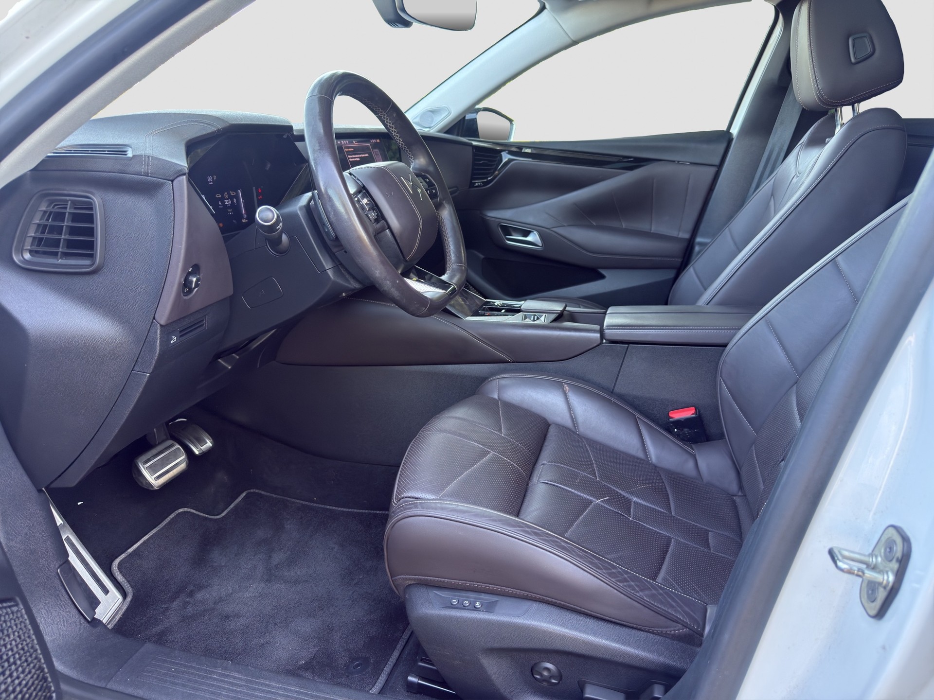 DS AUTOMOBILES DS 4 1.4 Blue HDi Opera EAT8 ** CH - 1. Hand ** Ab MFK & Service ** Schiebedach ** AHK ** Vollausstattung **-image-10